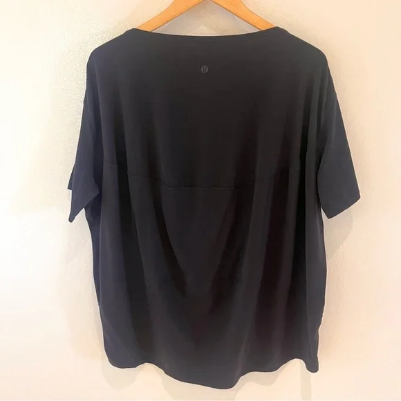 Lululemon Back in Action Short Sleeve Shirt *Nulu Size 12 - Picture 2 of 3